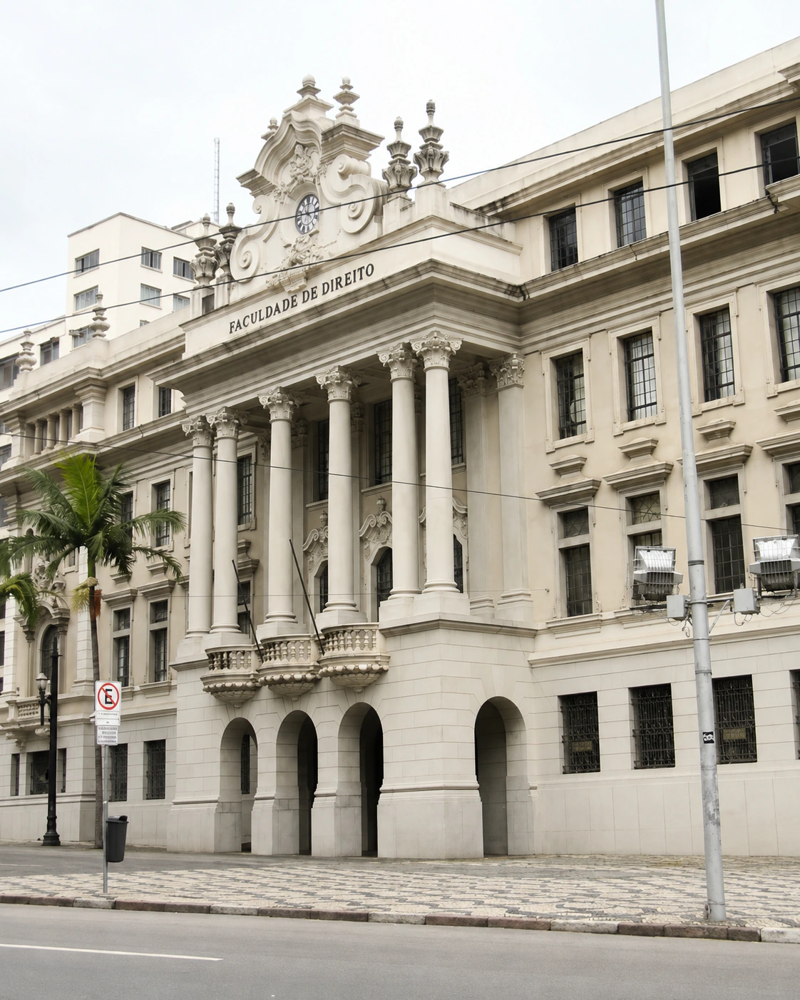 Fachada da Faculdade de Direito da USP no Largo de São Francisco